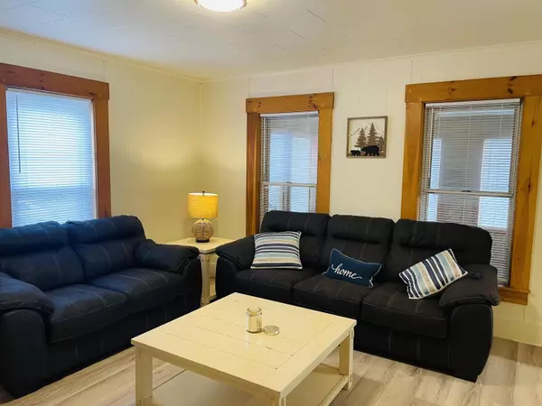 Laconia, NH 03246,17 Arch ST