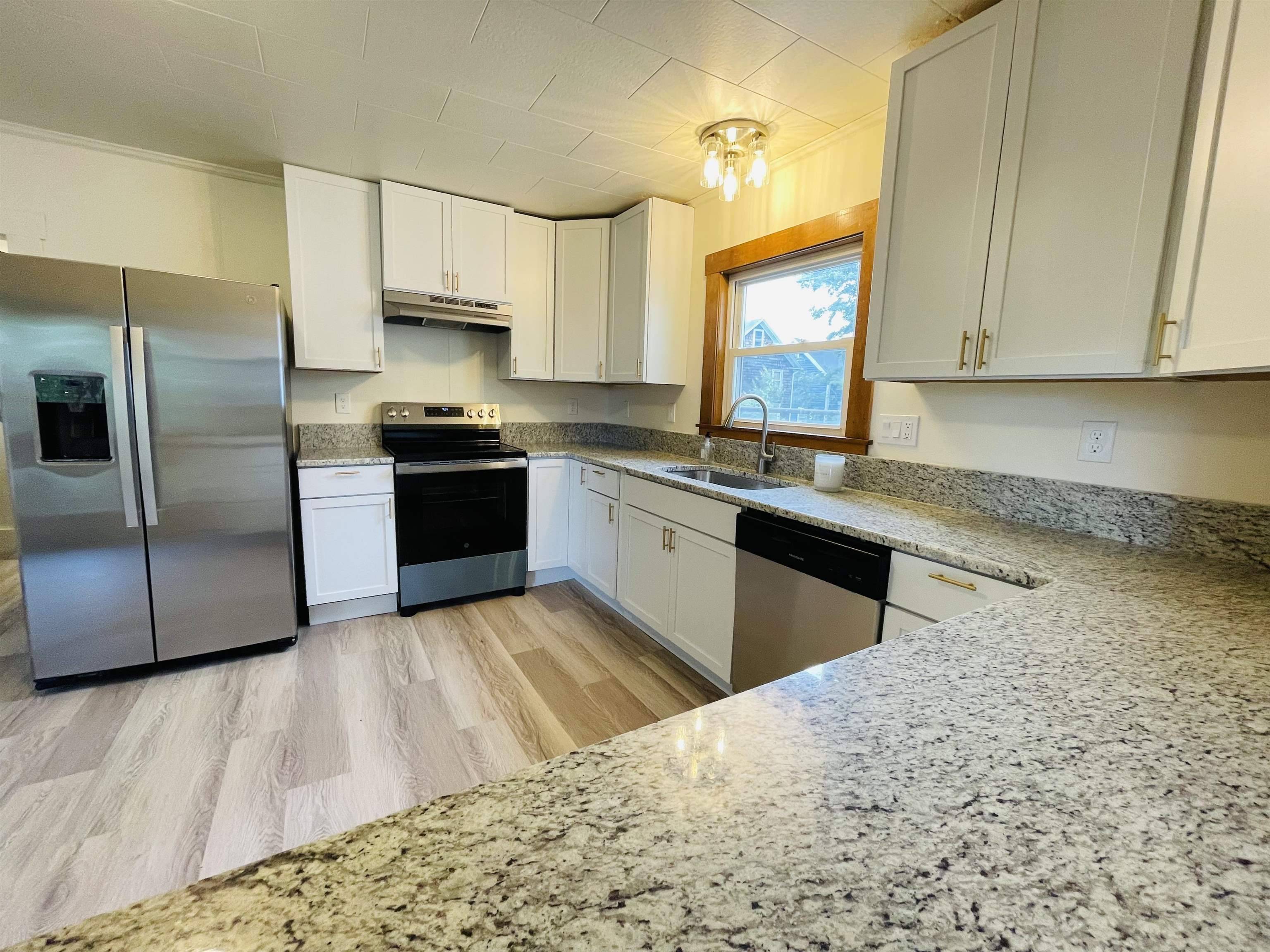 Laconia, NH 03246,17 Arch ST