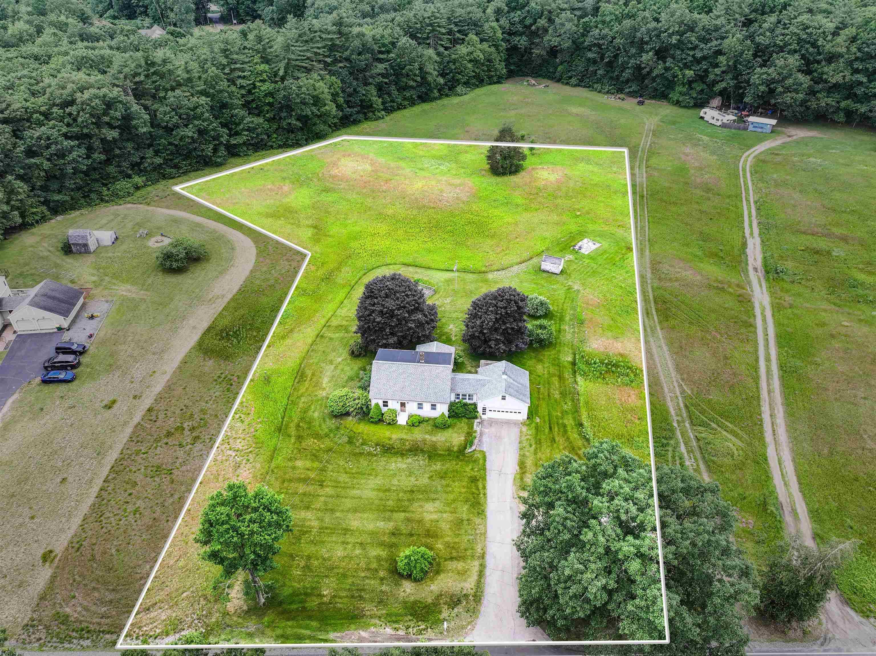 Brentwood, NH 03833,495 Middle RD