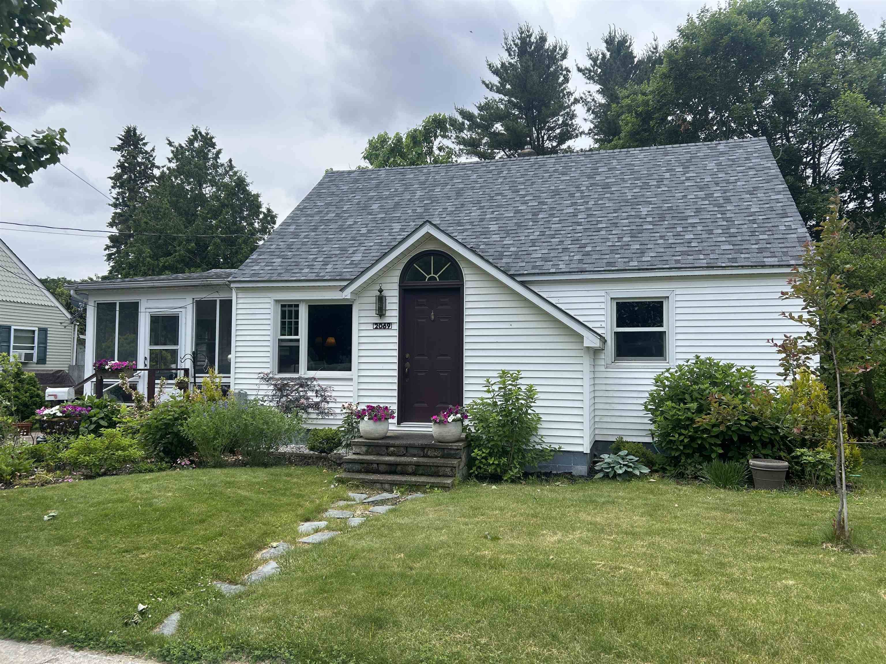 2069 North AVE, Burlington, VT 05408