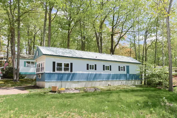 9 Sargent PL #84, Gilford, NH 03249