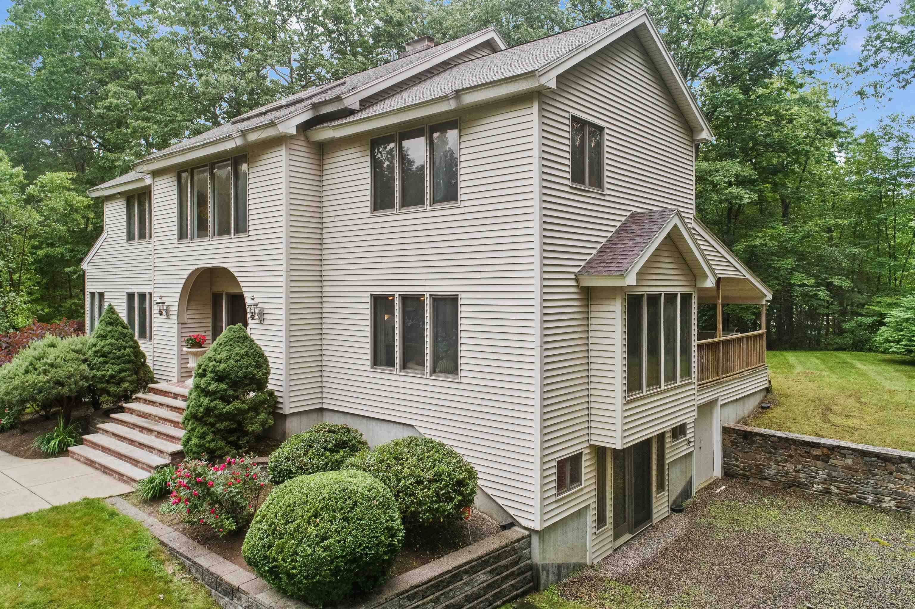 Hampstead, NH 03841,50 Page LN