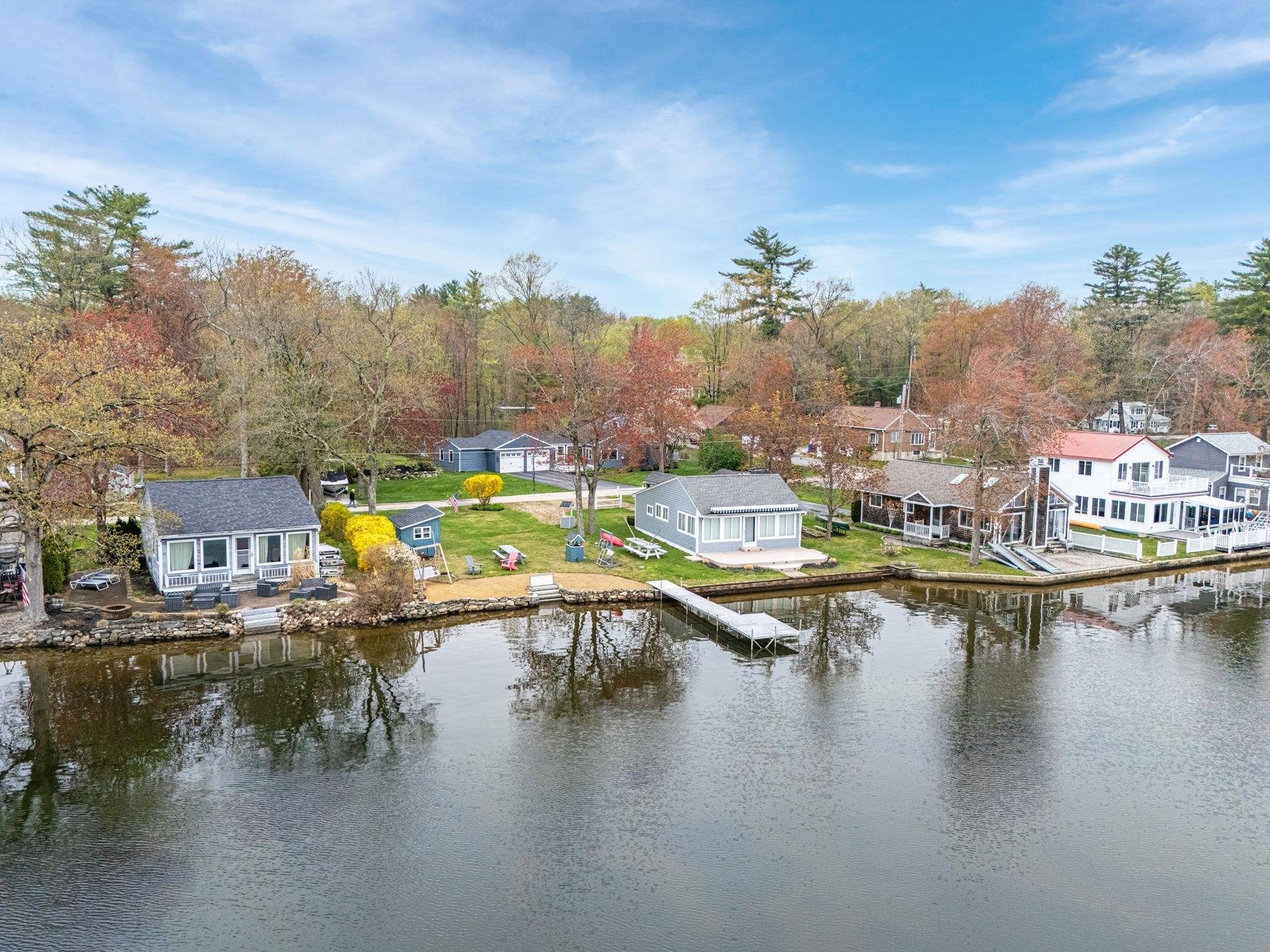 11 Edgewater LN, Hampstead, NH 03841