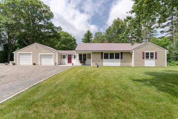 210 Pickpocket RD, Brentwood, NH 03833