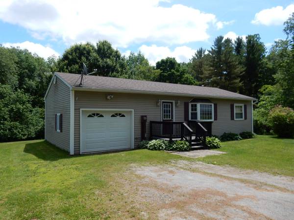 95 Scottsdale RD,  Newport City,  VT 05855