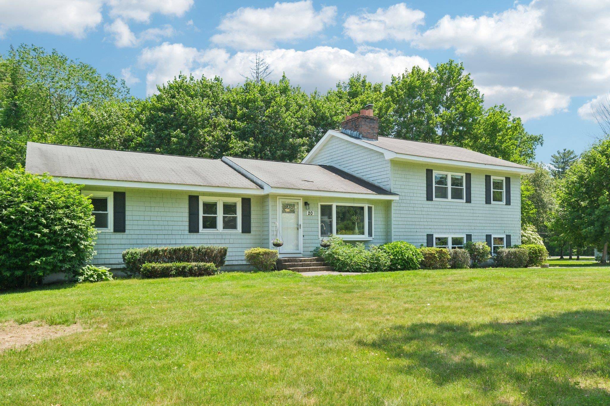 Atkinson, NH 03811,20 Meadow LN