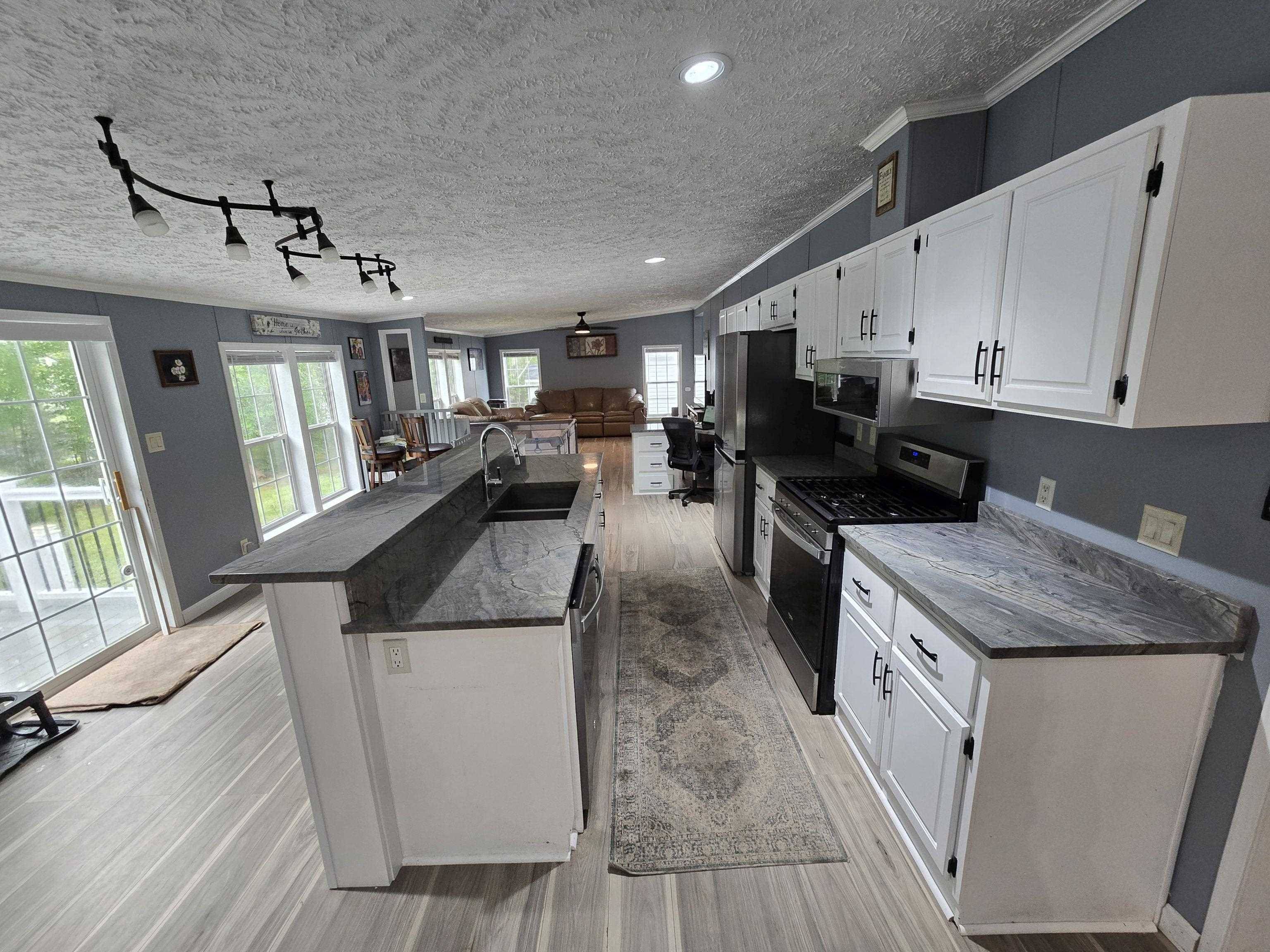 21-3 Georges LN, Fremont, NH 03044