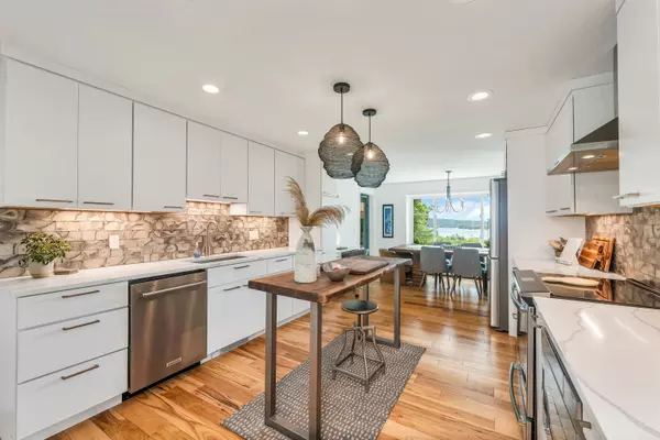 Meredith, NH 03253,43 Oak Knoll RD