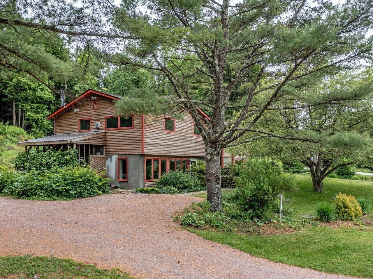 Charlotte, VT 05445,16 Sutton PL