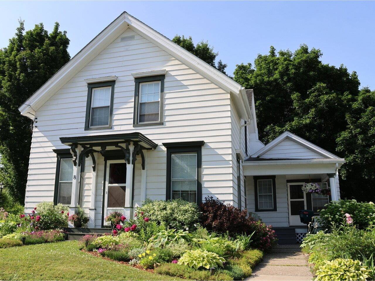 8 Diamond ST, St. Albans City, VT 05478