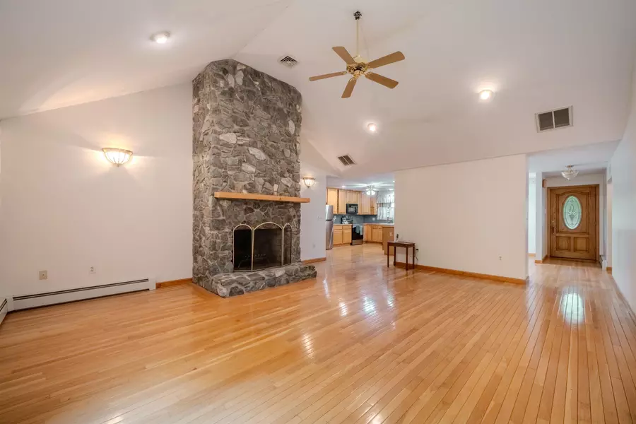 15 Hickory Hill RD, Pelham, NH 03076