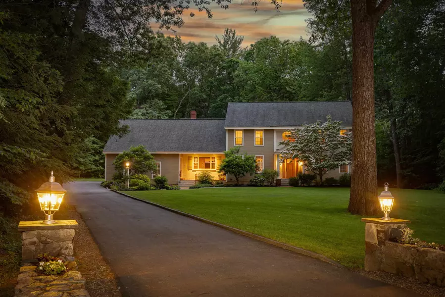 11 Evergreen WAY, Stratham, NH 03885