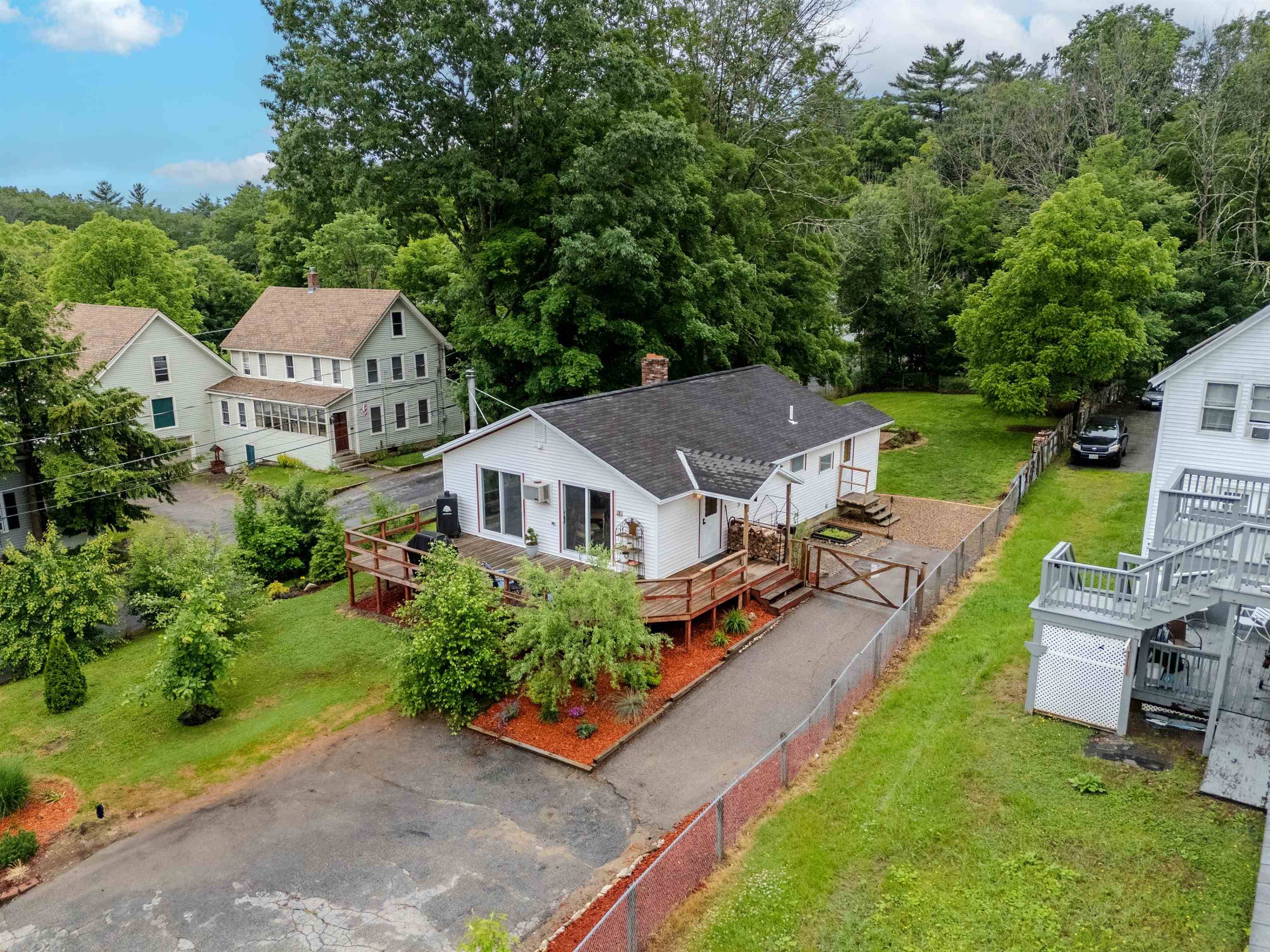 Farmington, NH 03835,15 Prospect ST