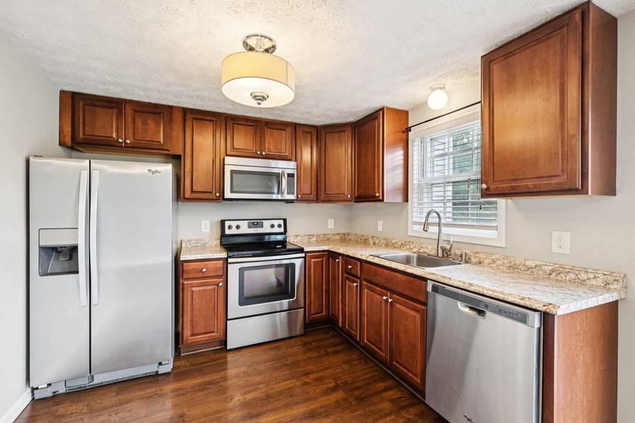 272 Winding Pond RD #272, Londonderry, NH 03053