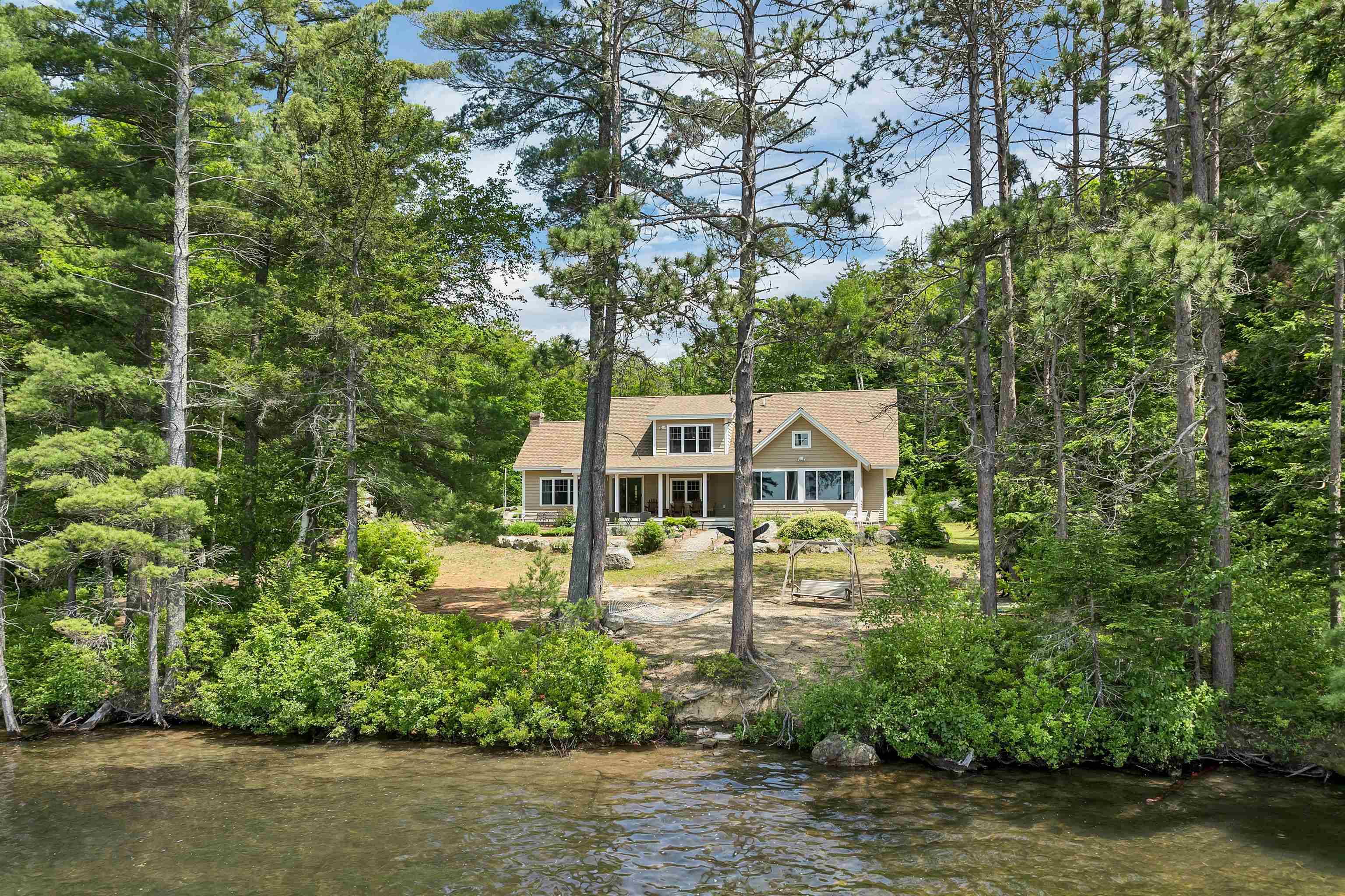9 Country LN, New Durham, NH 03855