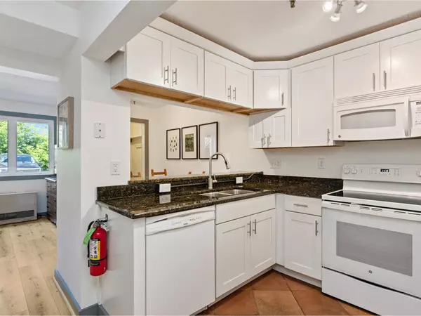 337 College ST #5, Burlington, VT 05401