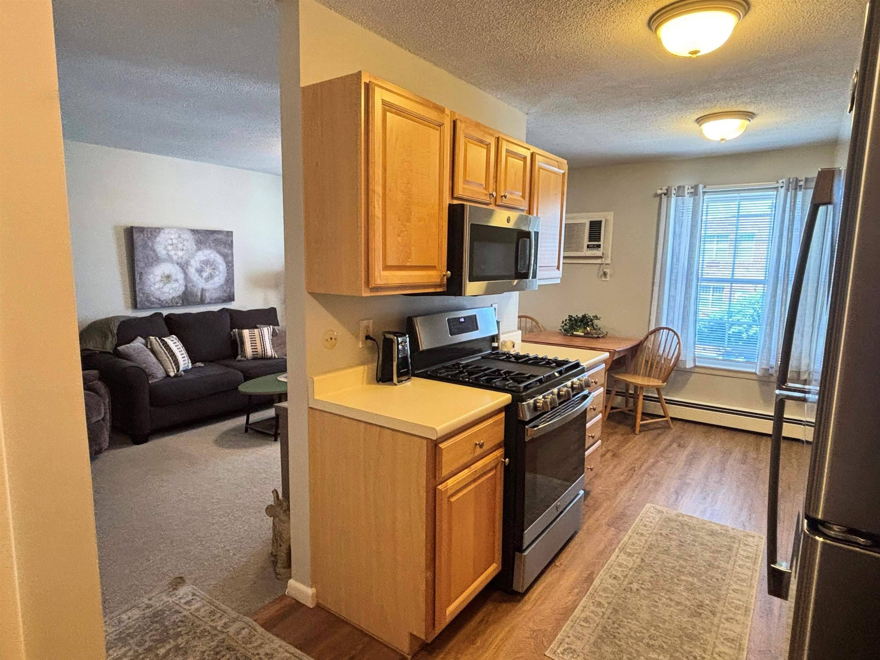 Hampton, NH 03842,87 Winnacunnet RD #8