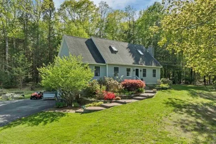 Chester, NH 03036-4002,93 Birch RD