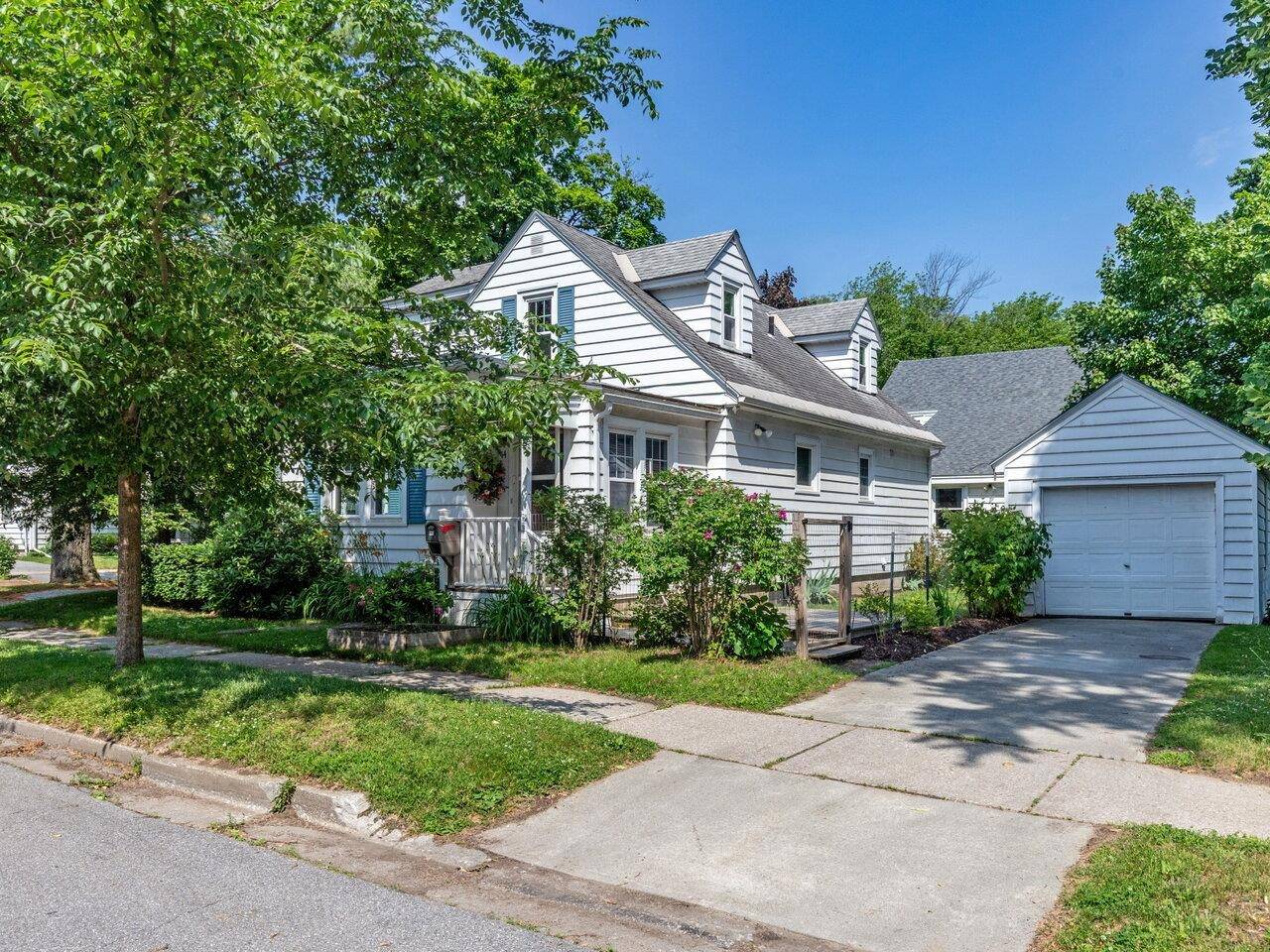 44 Thibault Pkwy, Burlington, VT 05401