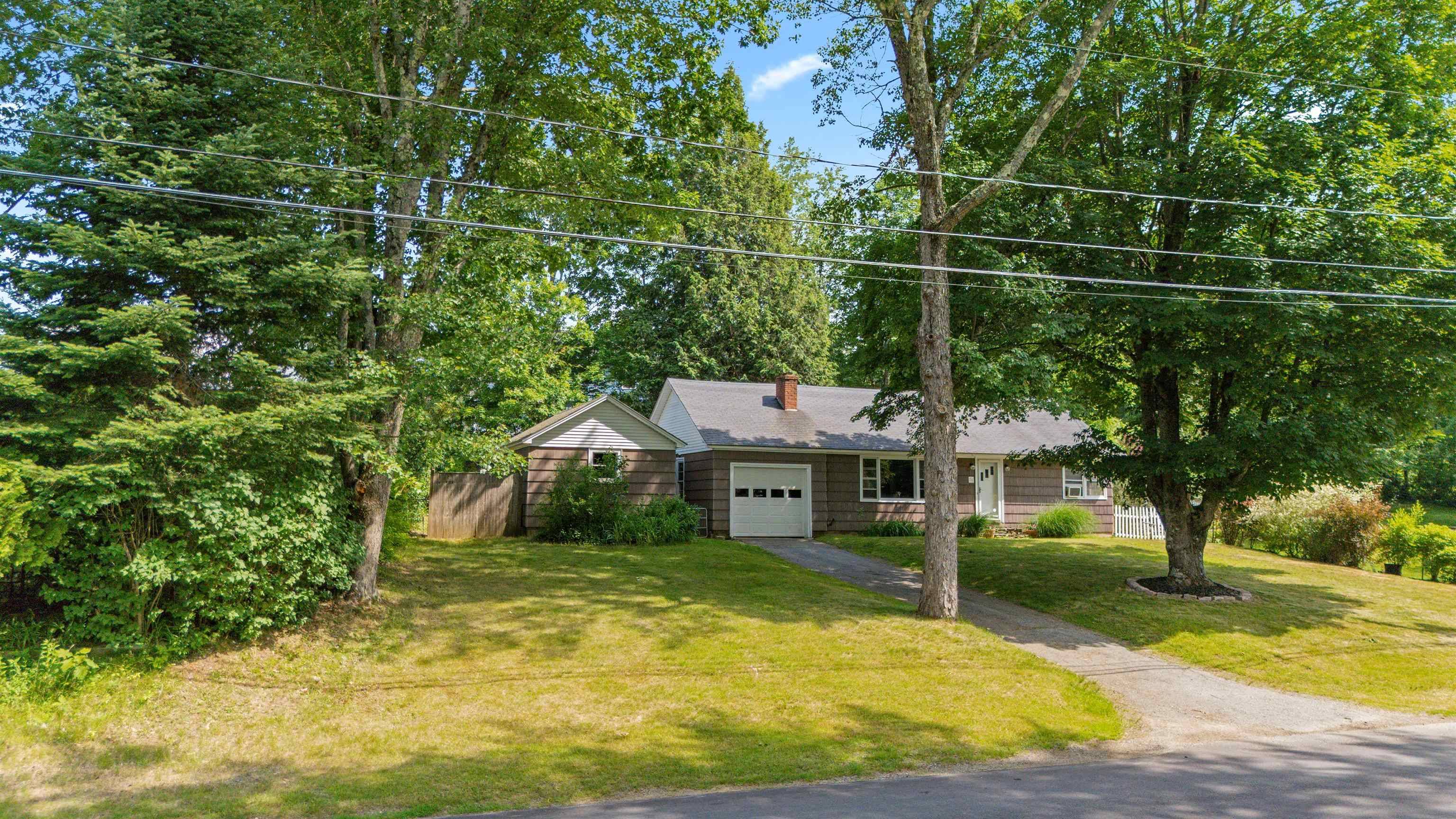 Epping, NH 03042,76 Saint Laurent ST