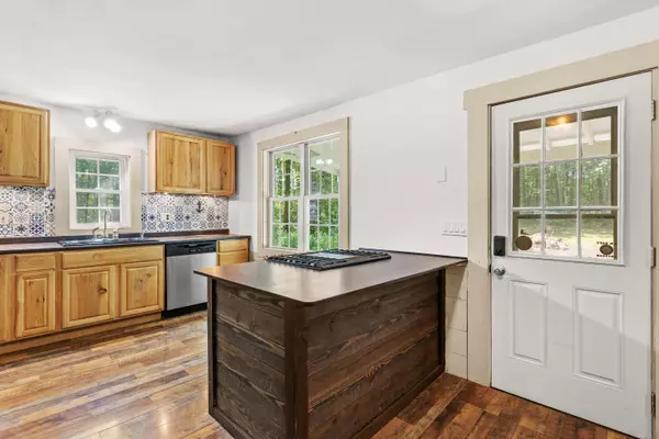 Raymond, NH 03077,102 Green RD