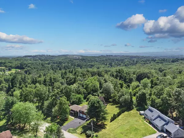 Hooksett, NH 03106,14 Johns DR