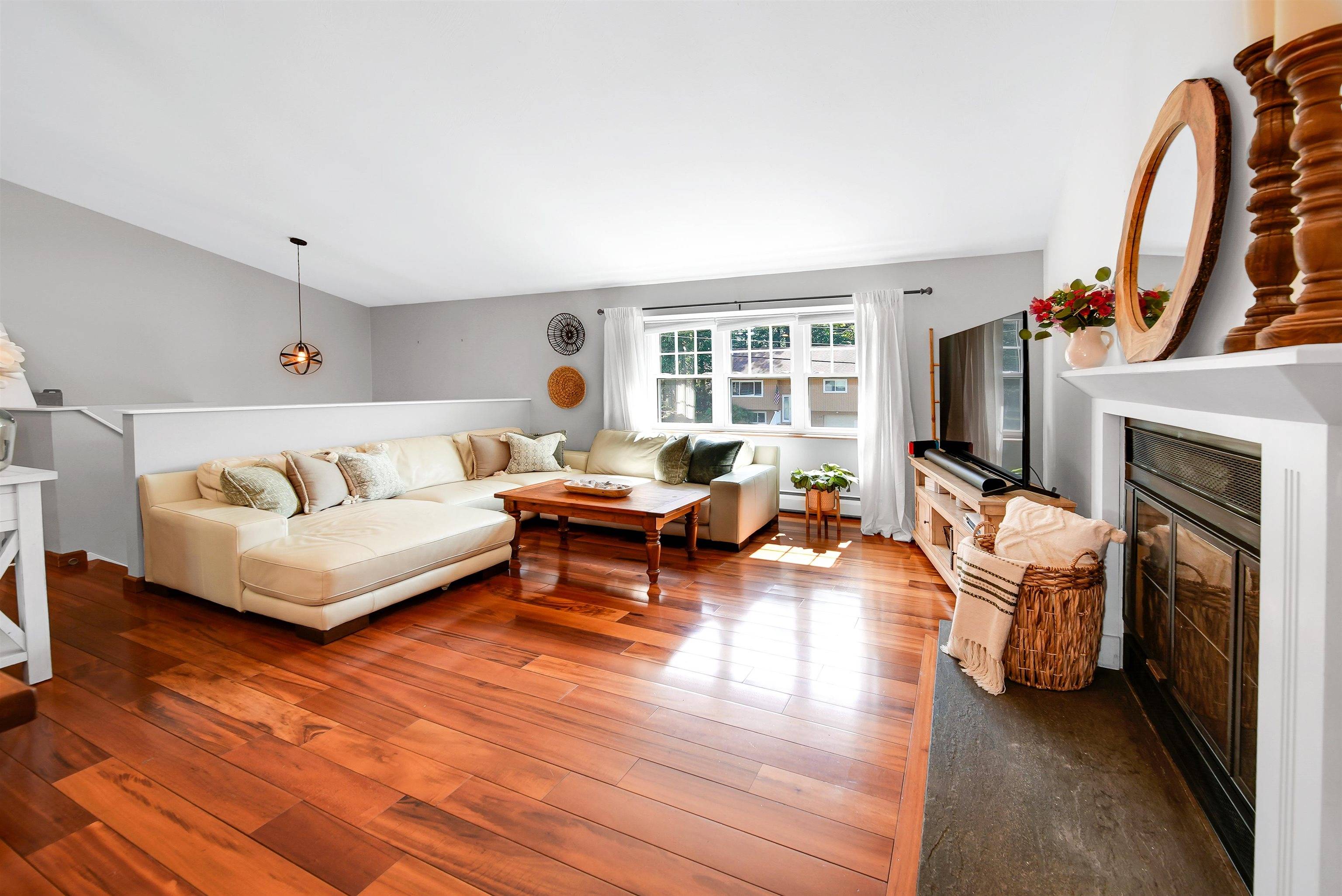 Nashua, NH 03062,20 Cimmarron DR