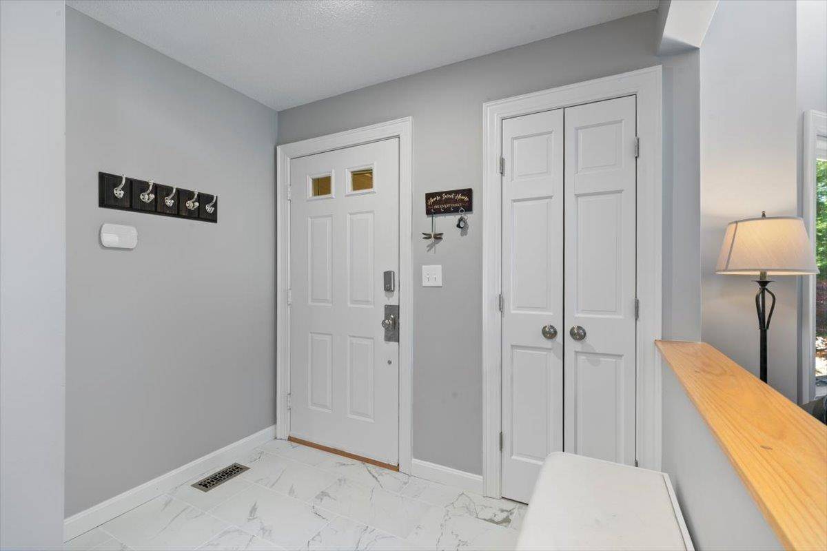Windham, NH 03087,35 Hickory LN