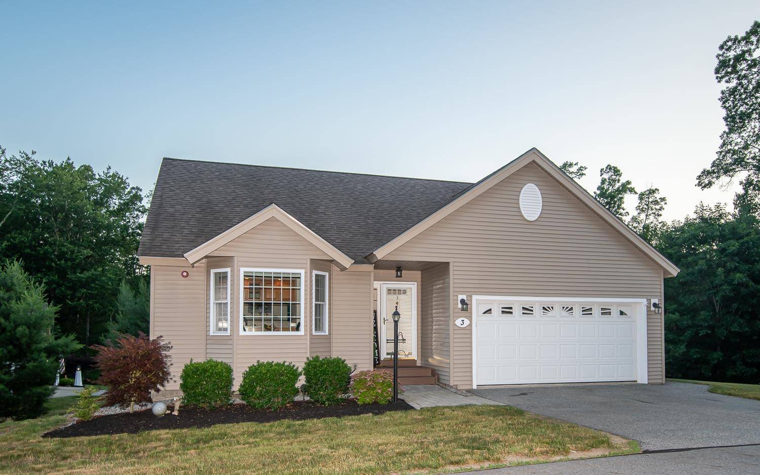 3 Oakhill DR, Newton, NH 03858
