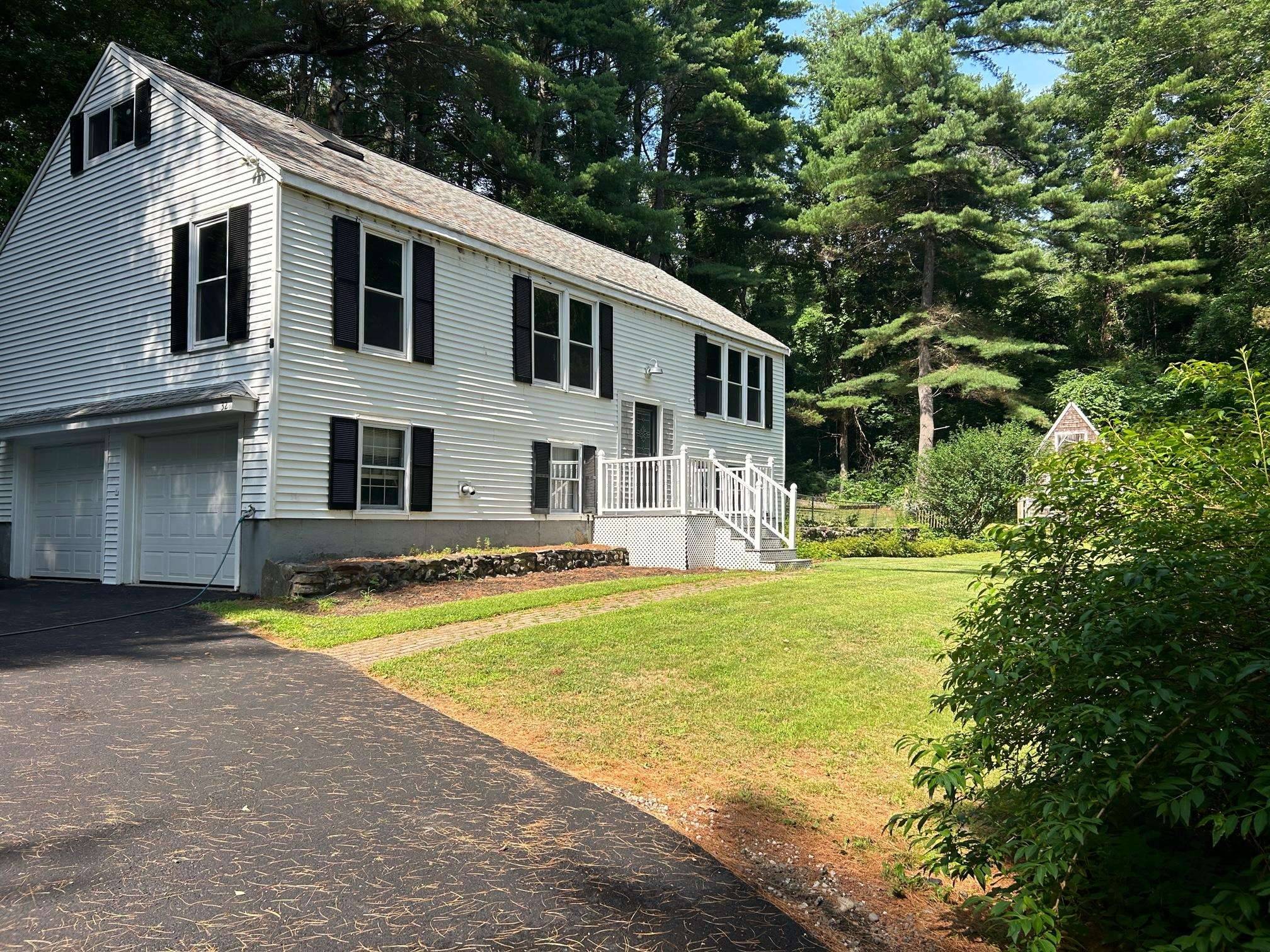 32 Muddy Pond RD, Kensington, NH 03833
