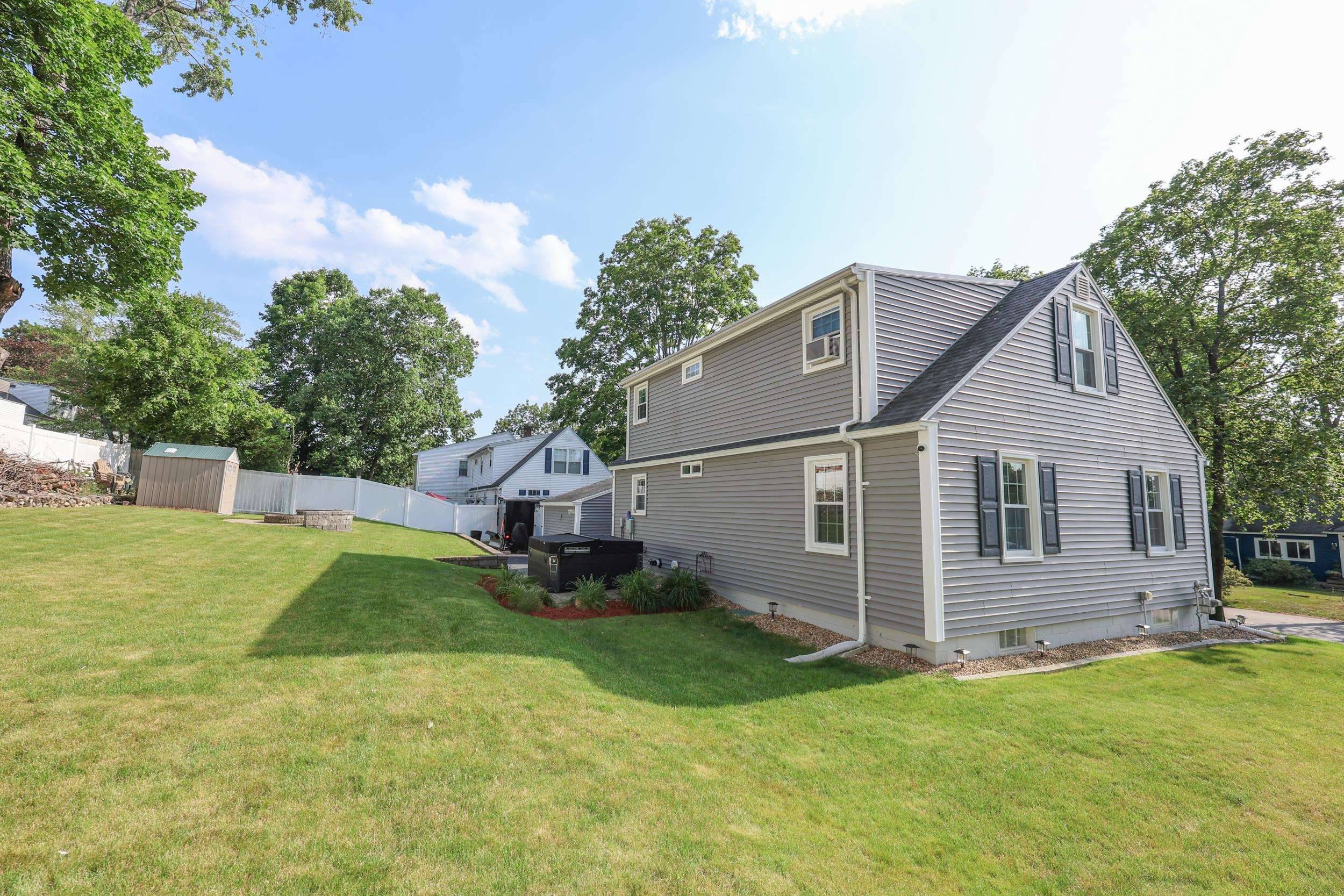 Nashua, NH 03064,9 Meade ST