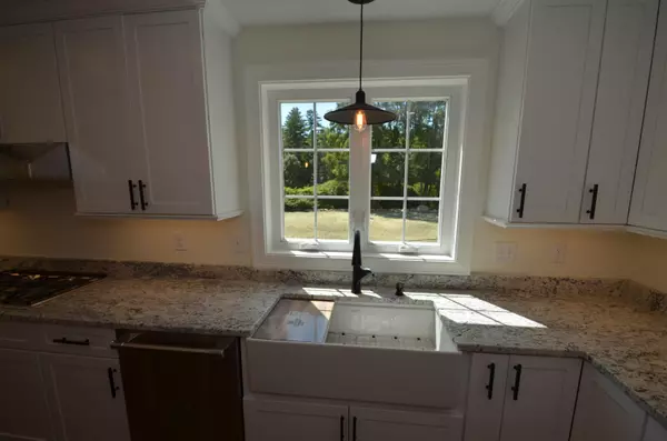 Bedford, NH 03110,40 Tirrell Hill RD