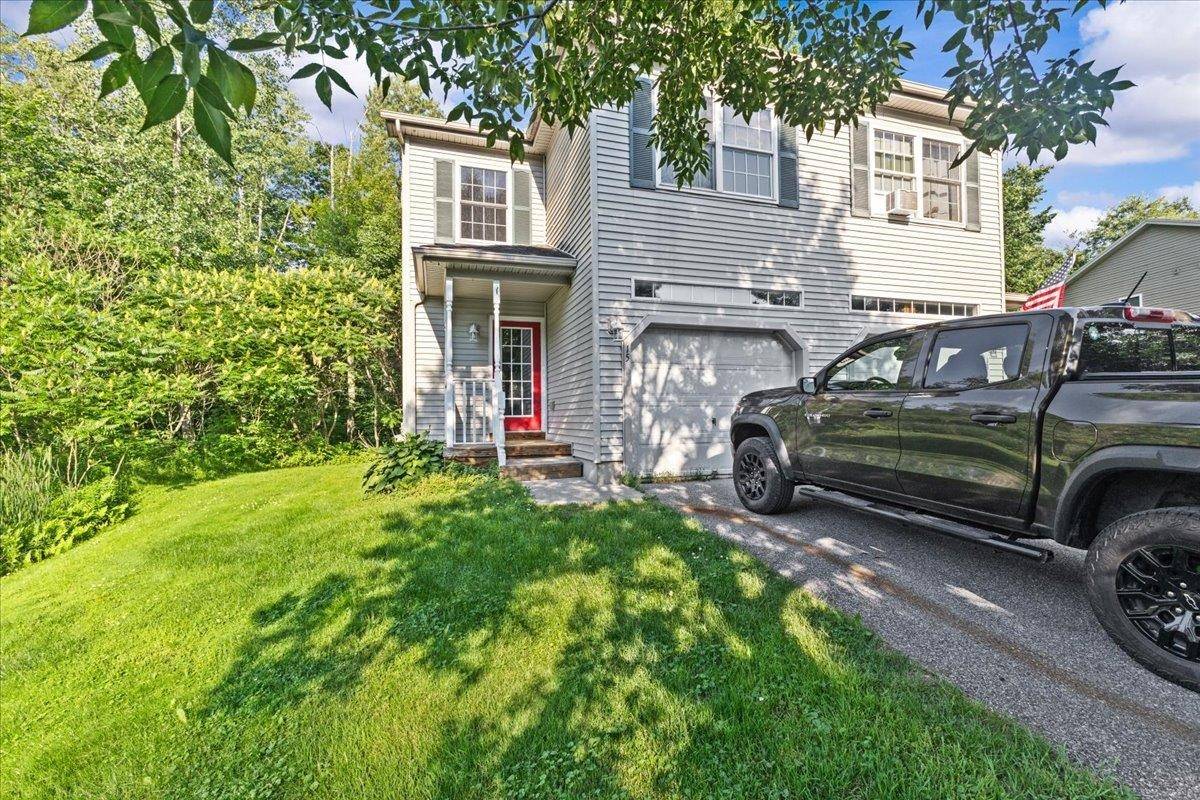 15 Aurora LN, Milton, VT 05468