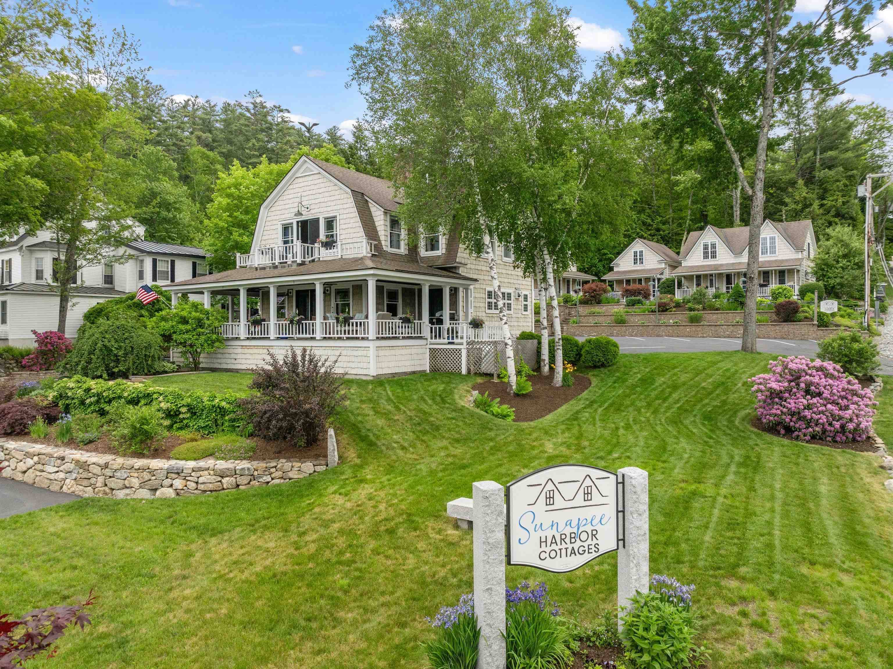 4 Lake AVE, Sunapee, NH 03782-2613