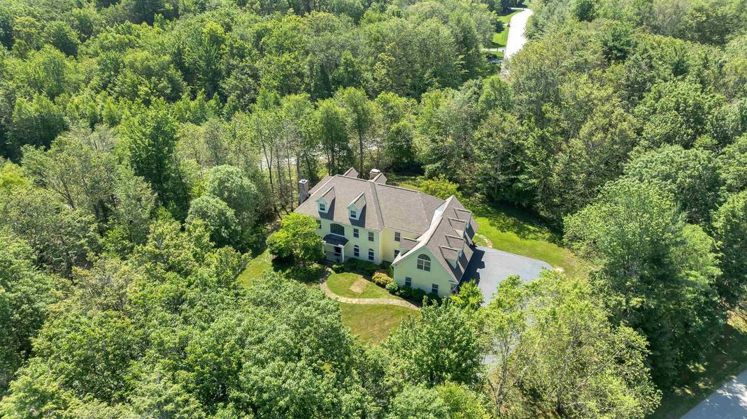 30 Squier DR, North Hampton, NH 03862