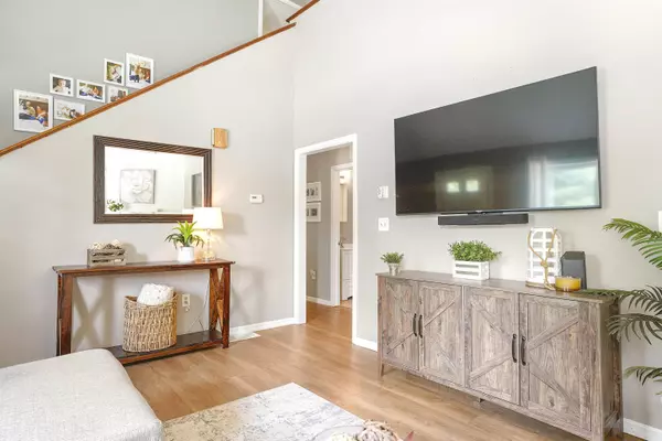 Nashua, NH 03062,75 Cadogan WAY