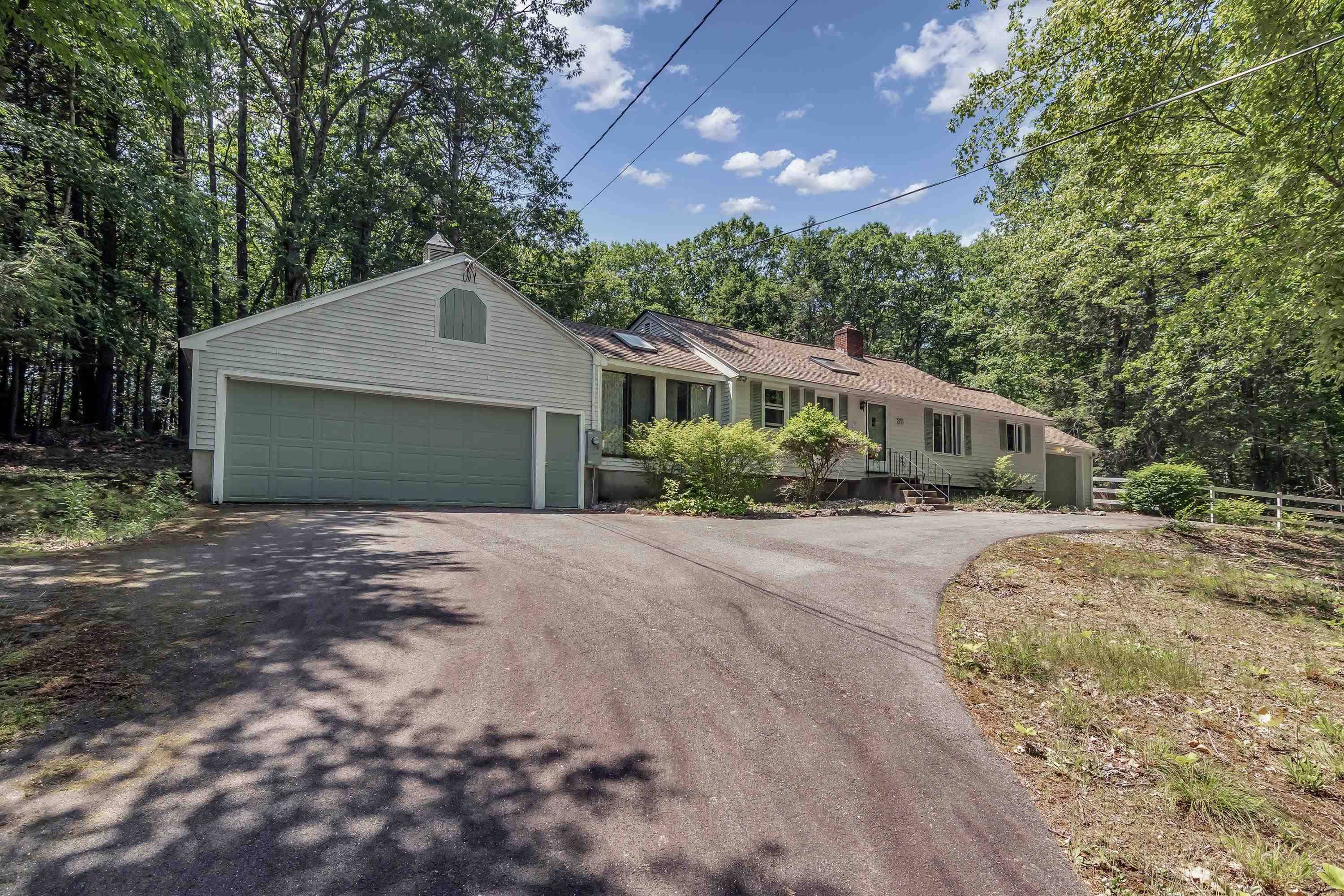 35 Royal Range RD, Sandown, NH 03873
