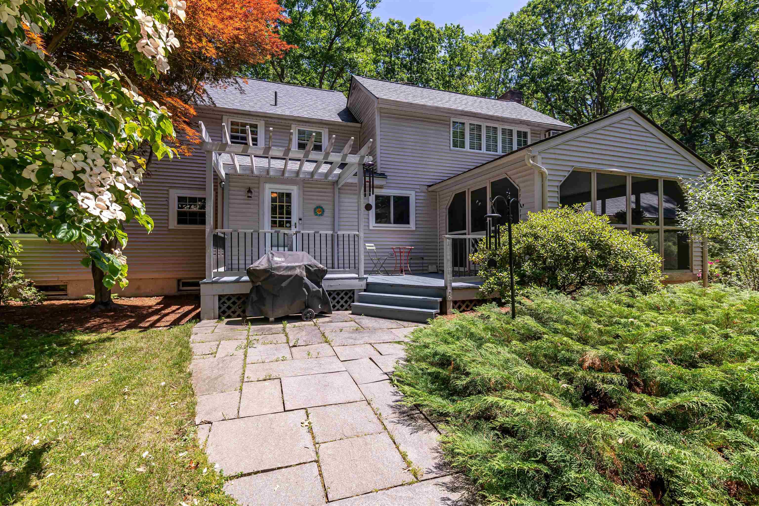 Bedford, NH 03110,19 Horizon DR