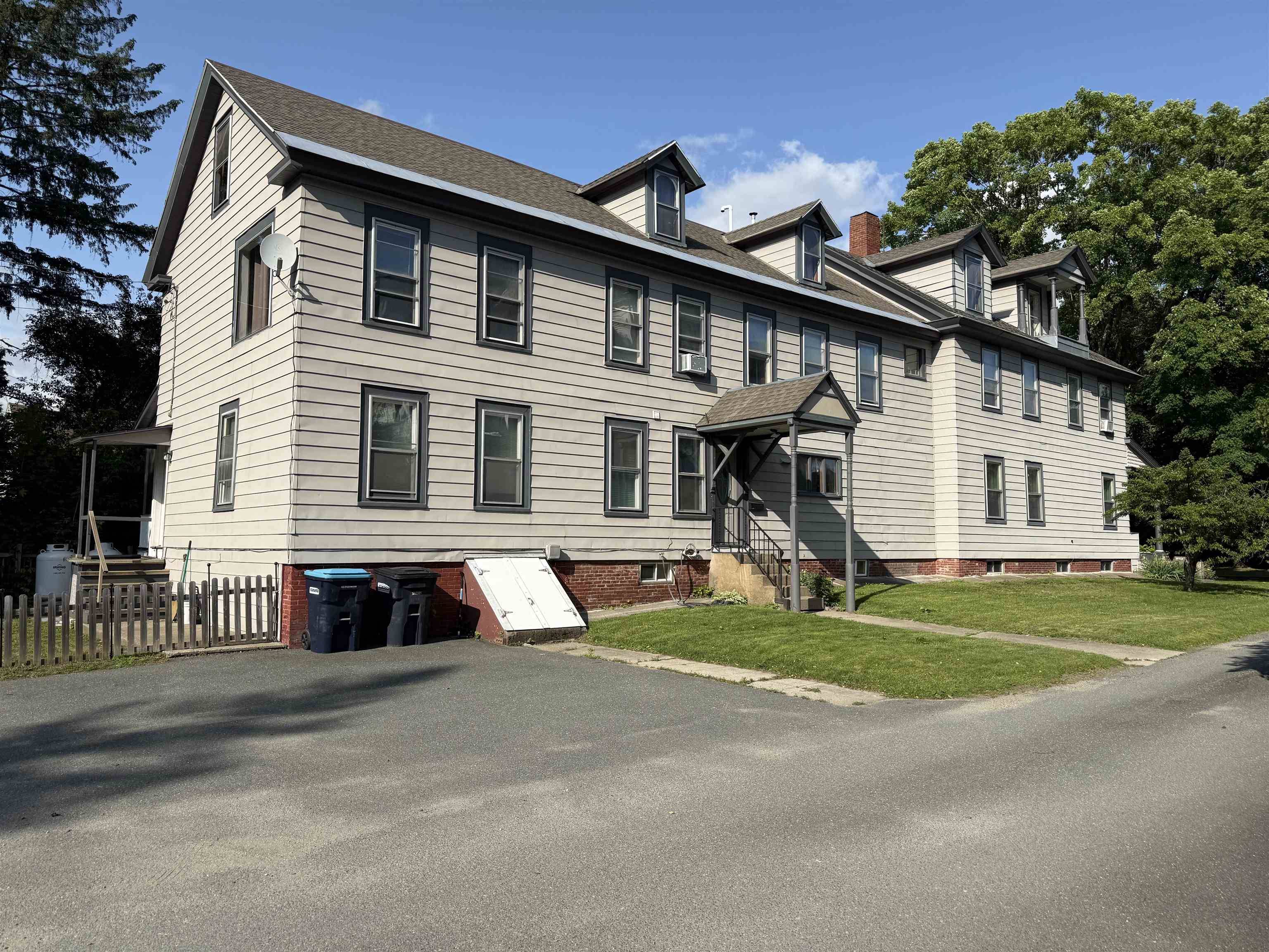 St. Johnsbury, VT 05819,1487 Main ST