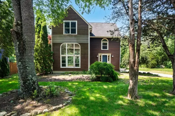 60 Alderwood DR, Stratham, NH 03885