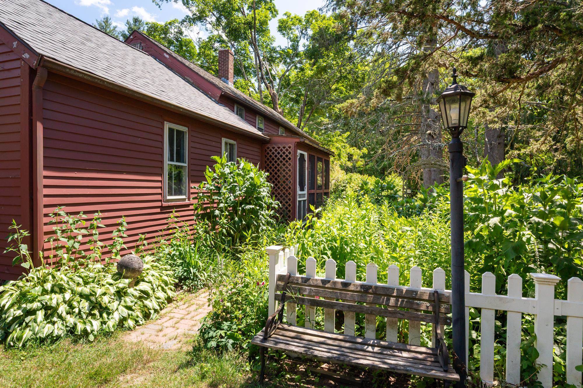 Kingston, NH 03848,41 Church ST