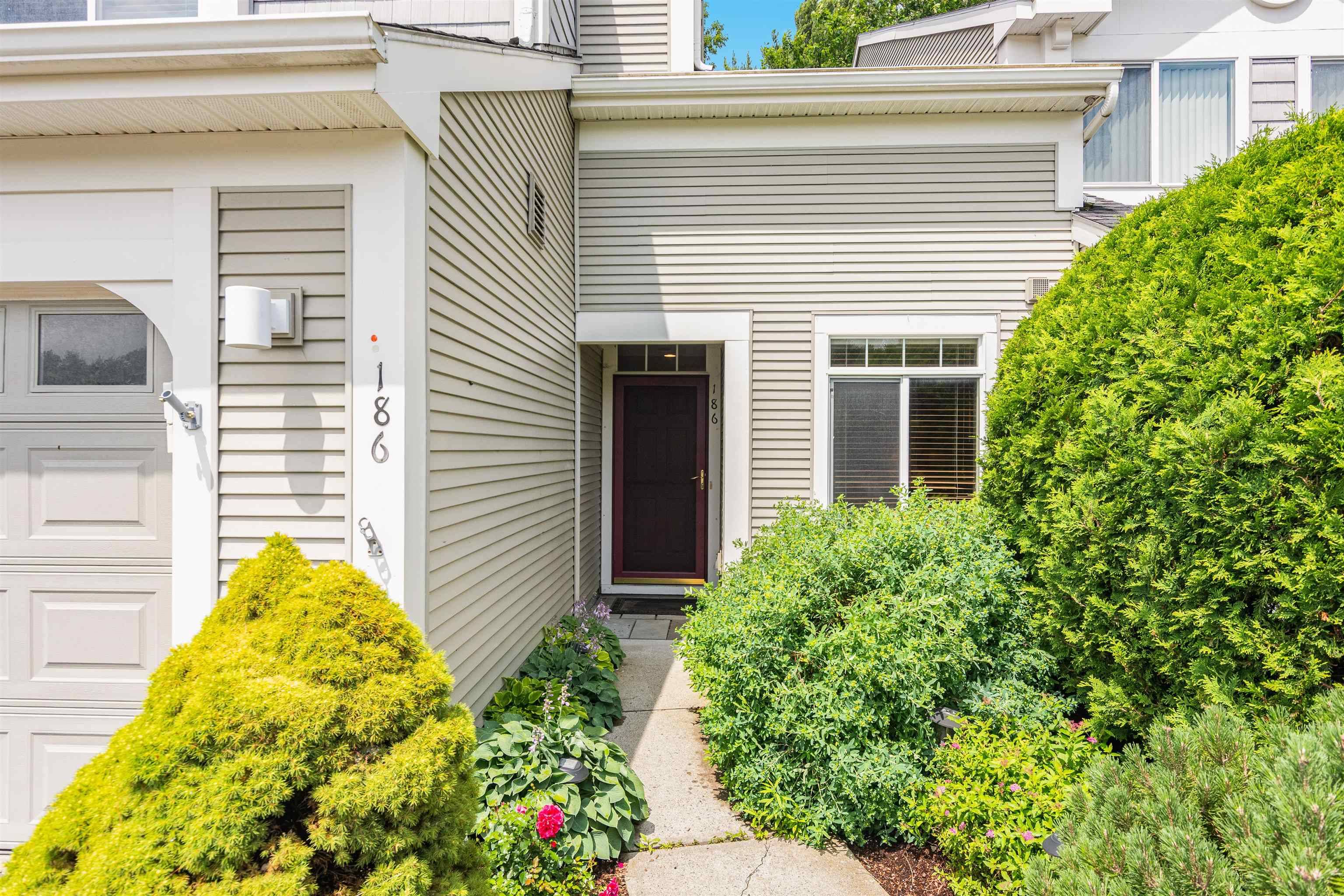 South Burlington, VT 05403,186 Hummingbird LN
