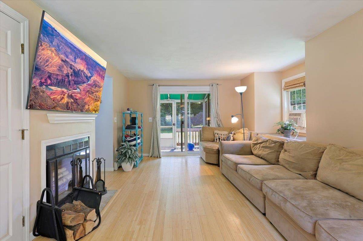 Londonderry, NH 03053,111 Winterwood DR