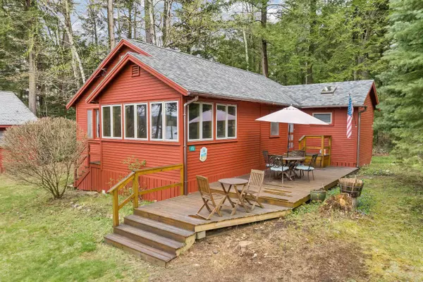 10 Red Gate RD, Tuftonboro, NH 03816