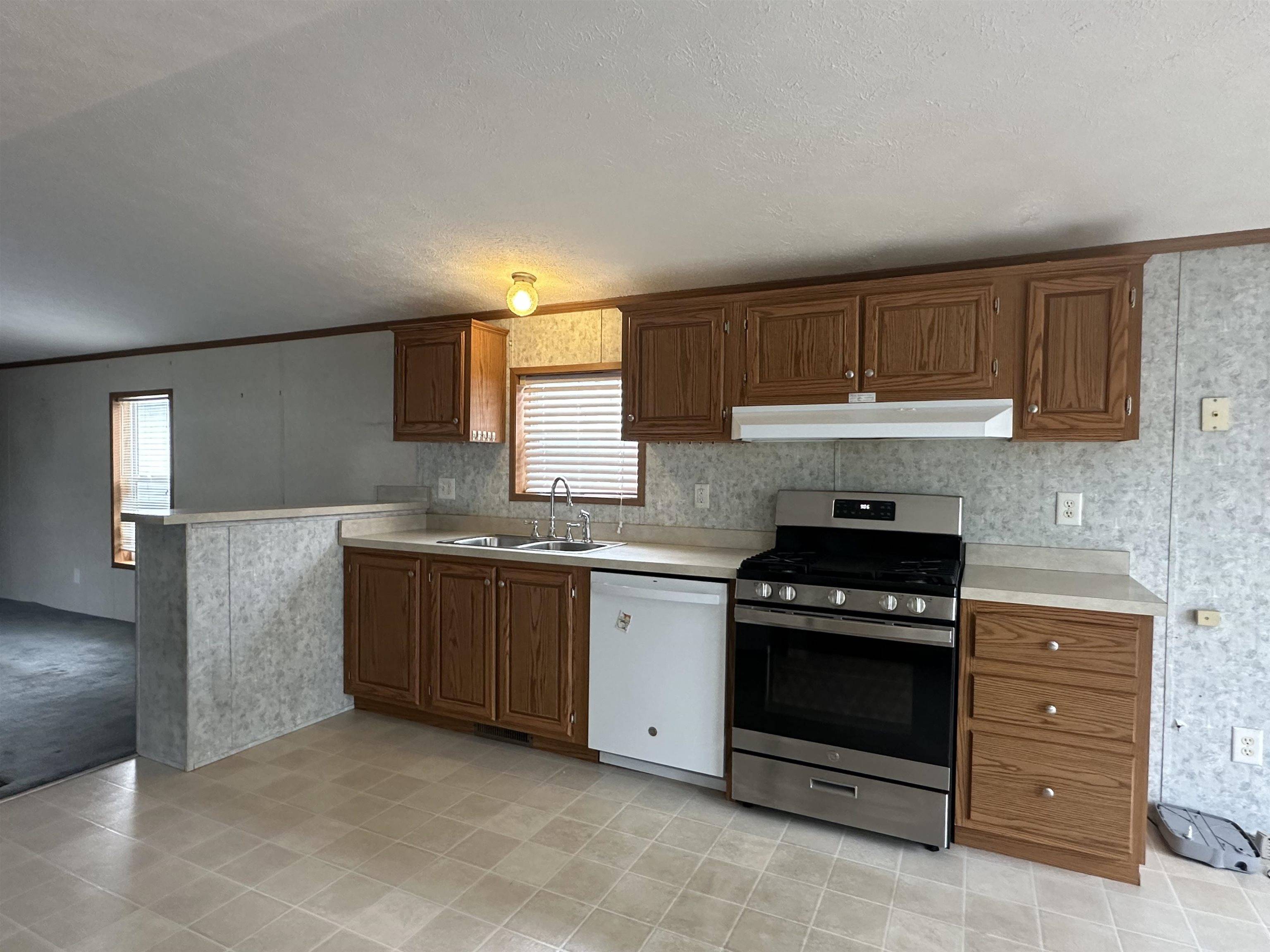 Derry, NH 03038,30 Kendall Pond RD #Lot 28