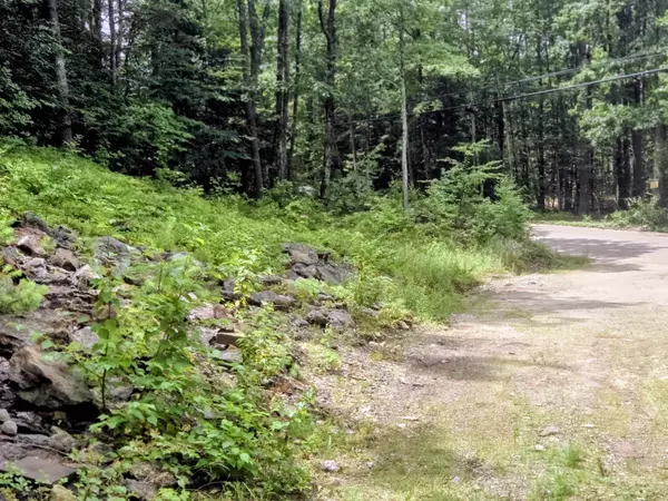 Farmington, NH 03867,609 Ten Rod RD