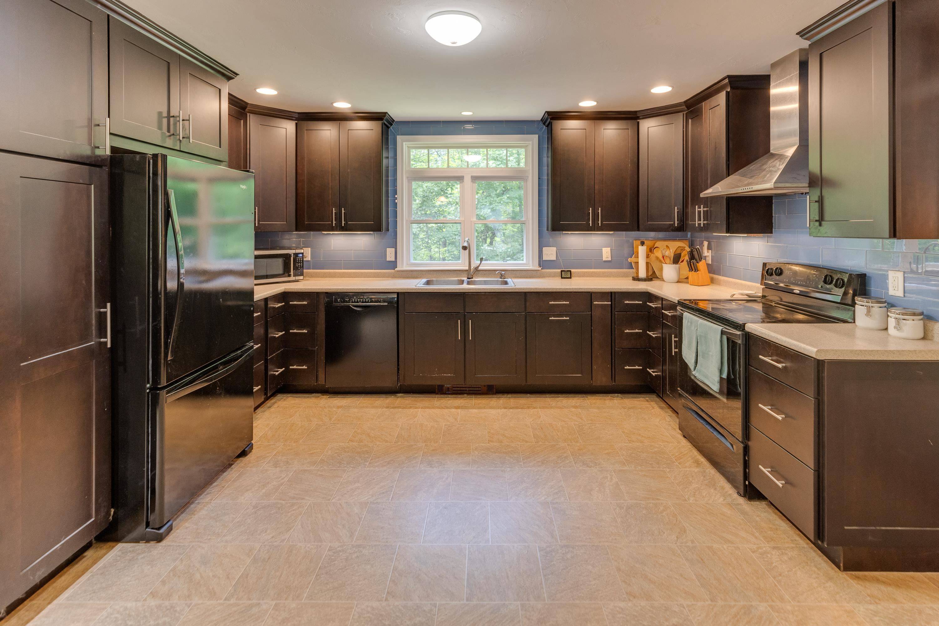 Holderness, NH 03245,118 Shepard Hill RD