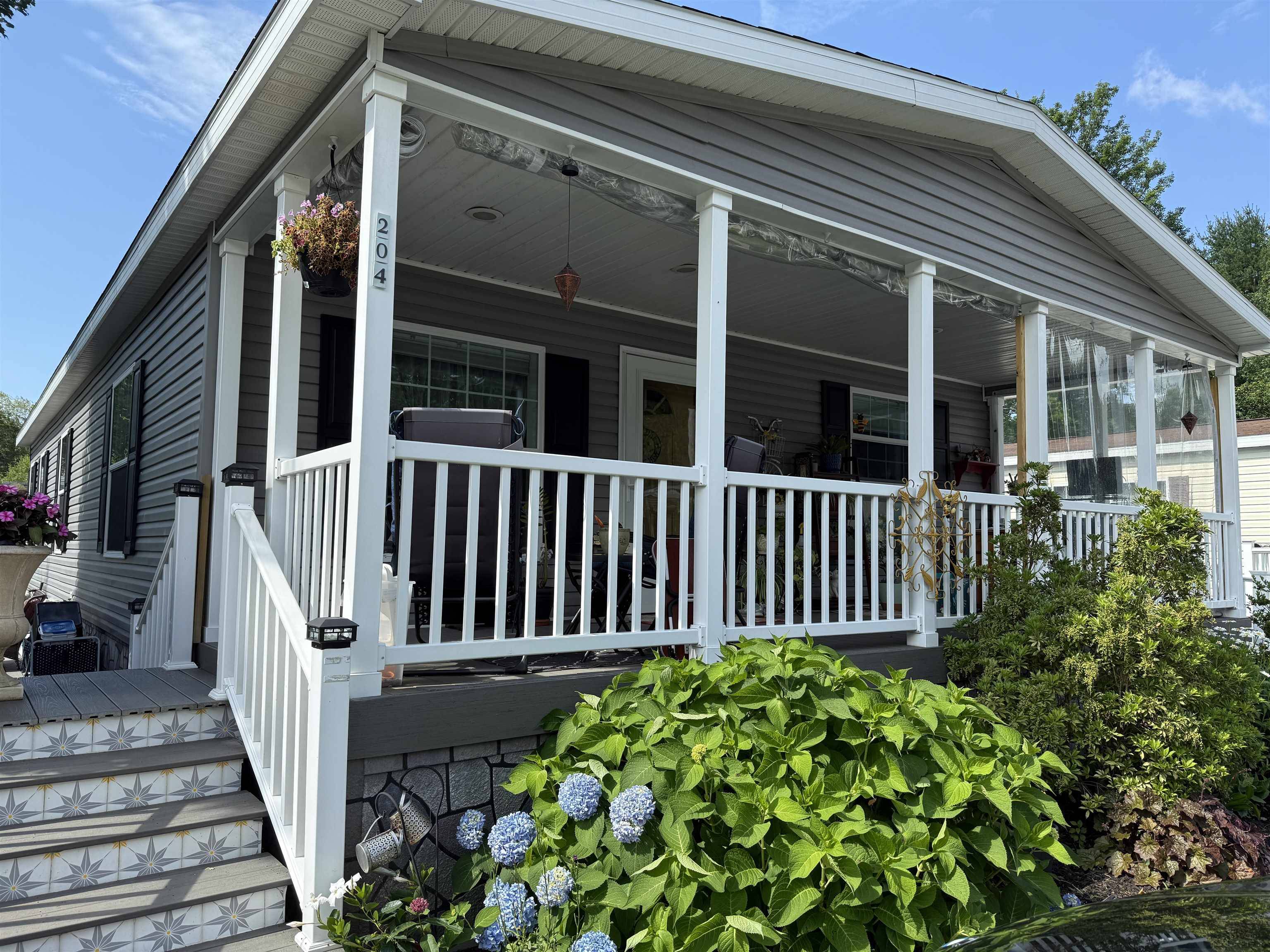 204 RobinHood DR, Exeter, NH 03833