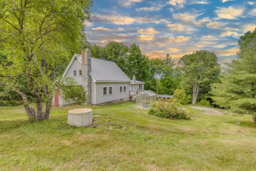 28 Miles RD, Benton, NH 03785