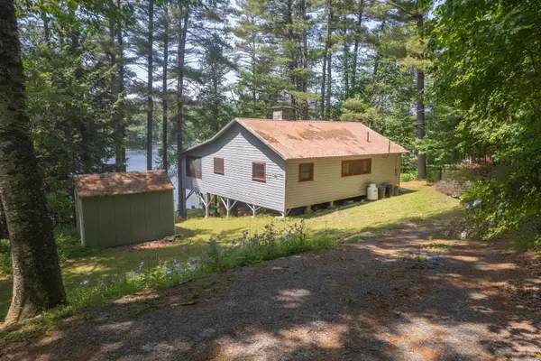 32 Elbow RD, Hubbardton, VT 05732